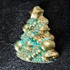 Фигура с подвесом "Елка с бусами и звездой" зеленый с позолотой 8х7х2см 7352509 Фигура с подвесом "Елка с бусами и звездой" зеленый с позолотой 8х7х2см 7352509
