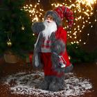 Дед Мороз "В красном клетчатом свитере, с фонариком" 23х45 см - фото 3736017