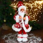 Дед Мороз "В красной шубке, колпачке и с подарками" 23х45 см - фото 2957940