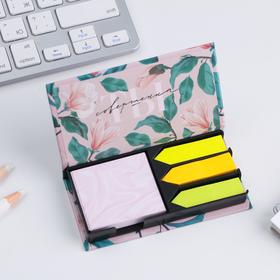 Бумажный блок в пластиковом футляре «8 марта», 100 листов + 3 стикера