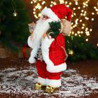 Дед Мороз "В свитере и блестящей шубке с белым мехом" двигается, фонарь светится, 15х35 см - фото 3736231