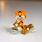 Сувенир полистоун "Тигрик на денежных купюрах с золотом" МИКС 4,5х2,8х4,7 см - фото 21377598
