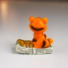 Сувенир полистоун "Тигрик на денежных купюрах с золотом" МИКС 4,5х2,8х4,7 см - фото 21377601