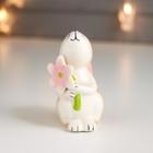 Сувенир керамика "Зайчик с ромашкой" 9,2х5,7х6,2 см  (артикул 6532684)  большой выбор товаров оптом и в розницу по низким ценам с доставкой