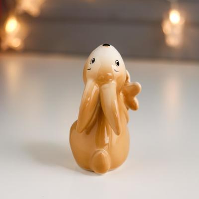 Фигурка керамика «Зайчик с ромашкой», 9.2×5.7×6.2 см
