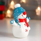 Сувенир керамика "Снеговичок, шапка-ушанка и красный шарф" 13,6х7,2х10,9 см - фото 21377731