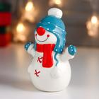 Сувенир керамика "Снеговичок, шапка-ушанка и красный шарф" 13,6х7,2х10,9 см - фото 21377732