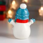 Сувенир керамика "Снеговичок, шапка-ушанка и красный шарф" 13,6х7,2х10,9 см - фото 21377733