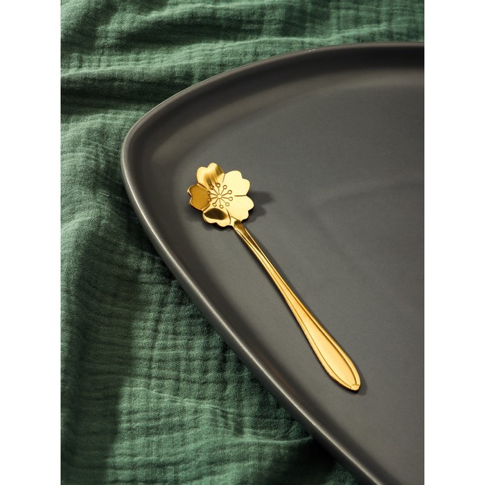 Ложка десертная Magistro «Цветок», длина 12,5 см, цвет золото - Фото 1