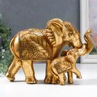 Сувенир полистоун "Слон со слонёнком с пальмовыми листьями на попоне" золотой 18,8х10,7х23см   63007 - фото 9413790