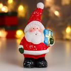 Сувенир керамика "Дед Мороз в красном кафтане и колпаке, с подарком" 11,5х6,5х4,8 см - фото 318670364