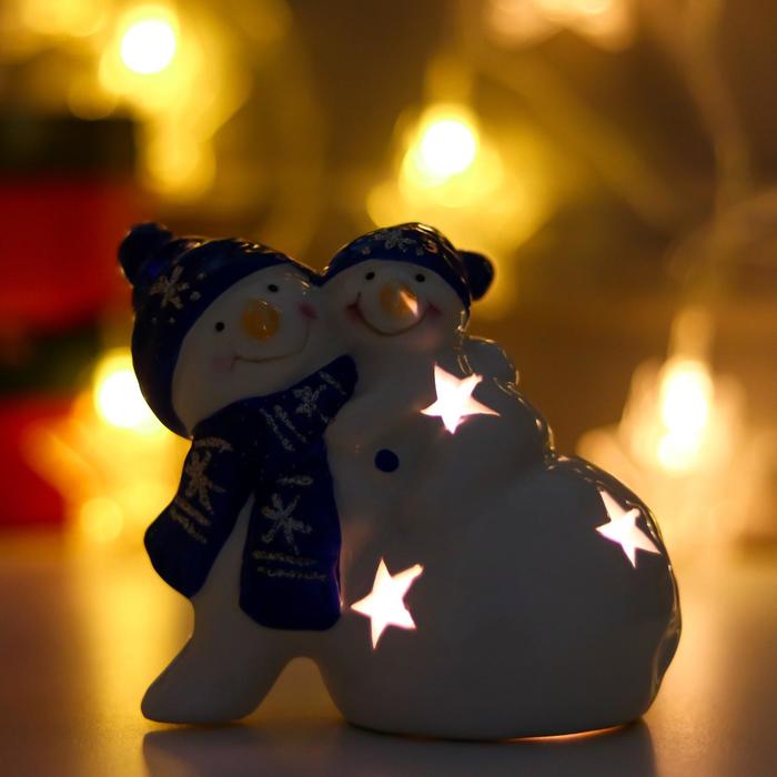 Сувенир керамика свет "Снеговички, синие колпаки и шарфы" 10х12х8 см - фото 1907306332