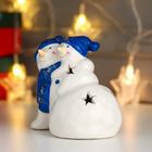 Сувенир керамика свет "Снеговички, синие колпаки и шарфы" 10х12х8 см - фото 9576241