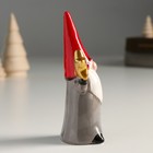 Сувенир керамика "Дед Мороз, серый кафтан, красный колпак, золотая звезда" 12х4х5,5 см - Фото 2