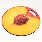 Доска разделочная и сервировочная круглая кухонная "Персик в разрезе", 25,5 см - Фото 3