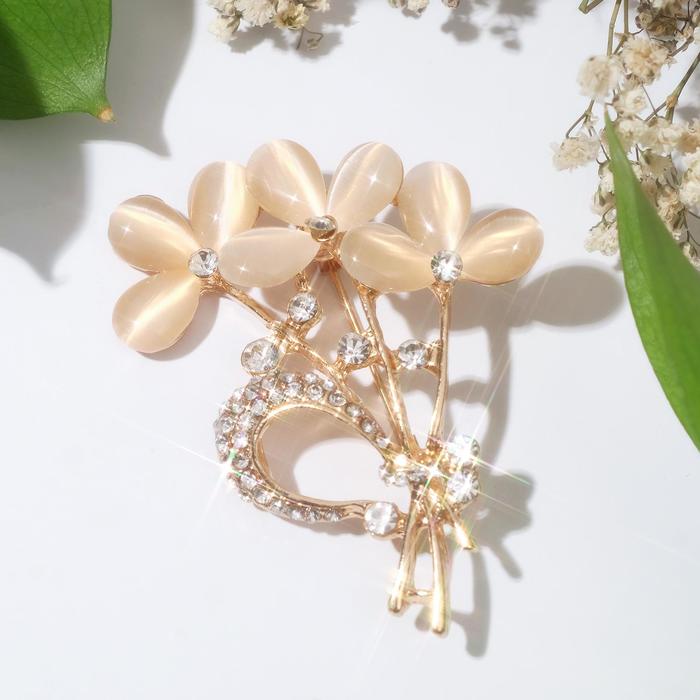 Брошь «Трилистники», цвет белый в золоте - Фото 1