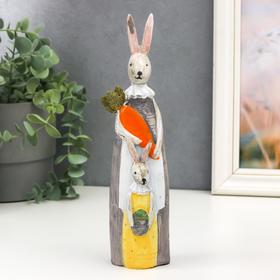 Сувенир полистоун 'Зайка с малышкой и морковкой' 23х3,5х5,2 см