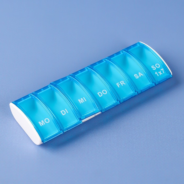 Таблетница «Неделька», немецкие буквы, 7 секций, 13,5 × 5 × 1,8 см, цвет синий/белый - фото 1911624139
