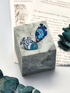 Значки-неразлучники «Сердца», 2 шт. бело-голубые в чёрном металле - Фото 3