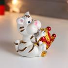 Копилка полистоун "Кремовый тигра с монетами и короной" МИКС 10х7х11 см - фото 21386205