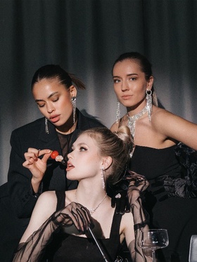 Серьги висячие со стразами «Вечерние», белые в серебре, 8.5 см  (артикул 7449666)  большой выбор товаров оптом и в розницу по низким ценам с доставкой