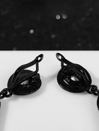 Серьги висячие со стразами «Вечерние» дама, цвет изумрудный в чёрном металле - фото 63057138