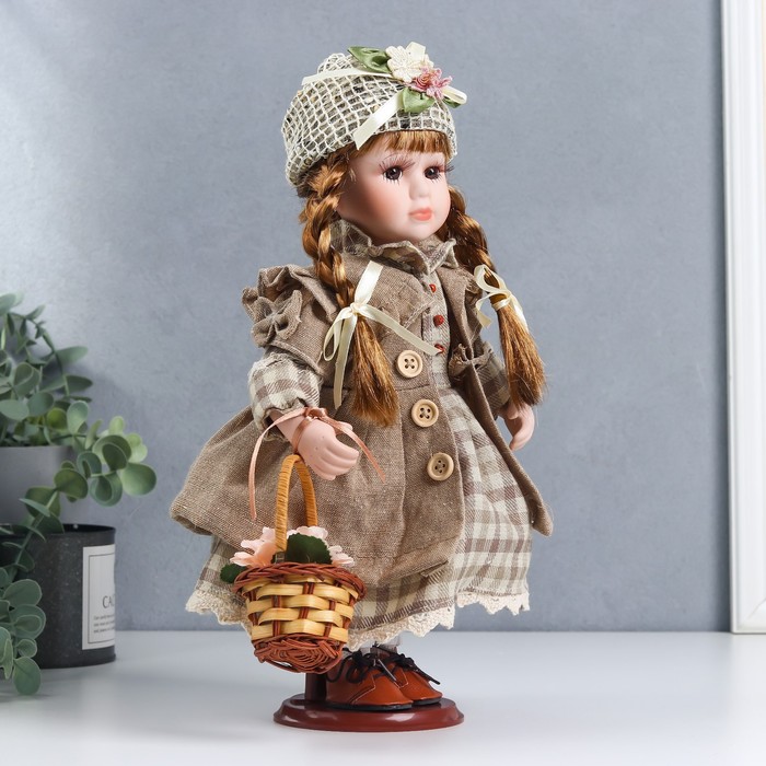 Кукла коллекционная керамика "София в песочном пальто, платье в клетку" 30 см 51478