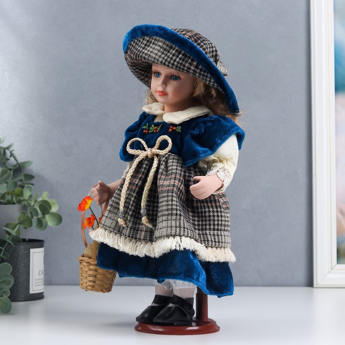 Кукла коллекционная керамика "Тася в барх.синем платье с передник-клетка, с корзиной" 30 см   626092 51485