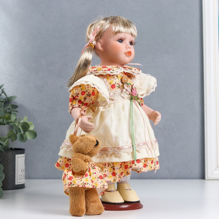 Кукла коллекционная керамика "Иришка в бежево-оранжевом платье с цветами и мишкой" 30 см 51489
