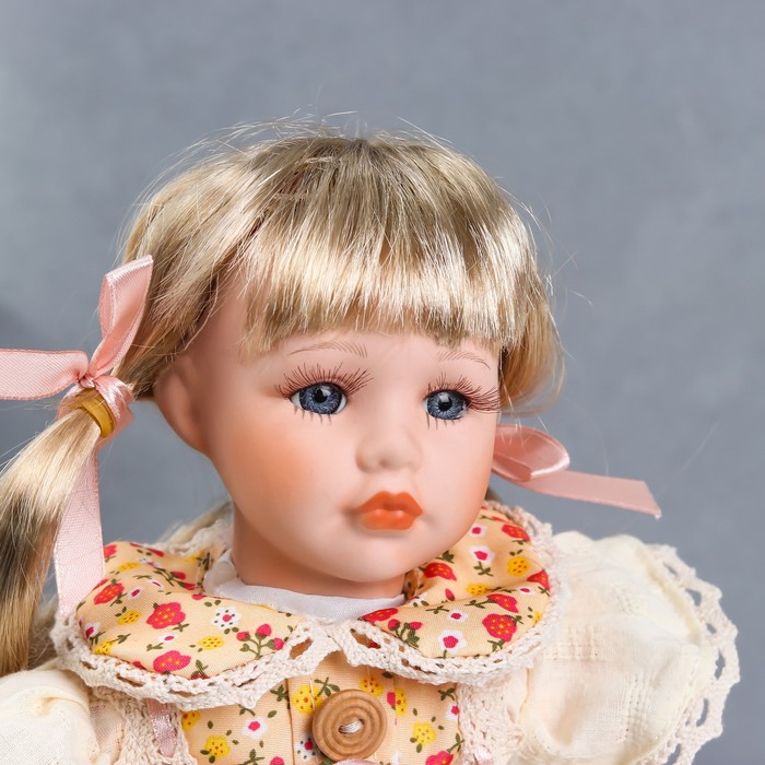 Кукла коллекционная керамика "Иришка в бежево-оранжевом платье с цветами и мишкой" 30 см 51489