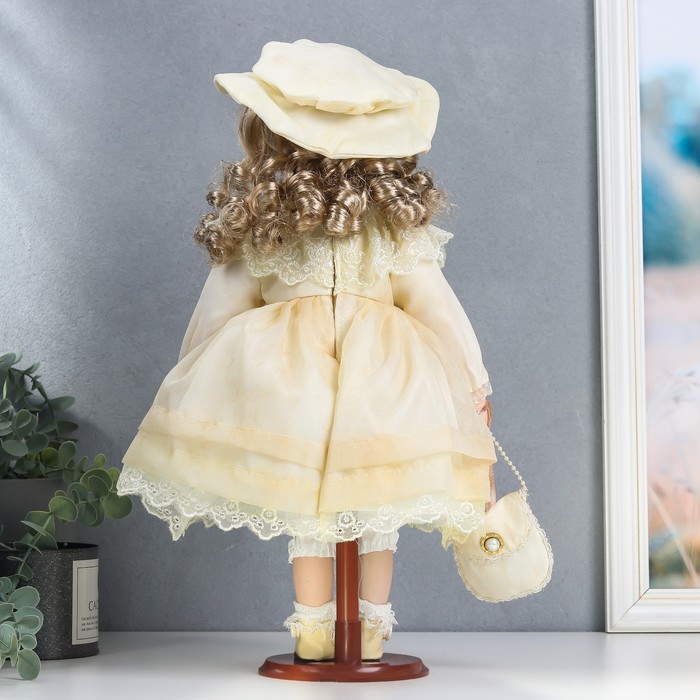 Кукла коллекционная керамика "Таечка в сливочном платье с кружевом, с сумкой" 40 см 51492