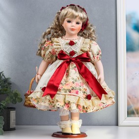 Кукла коллекционная керамика "Алла в платье с цветами, и бордовым бантом, с корзиной" 40 см   626094