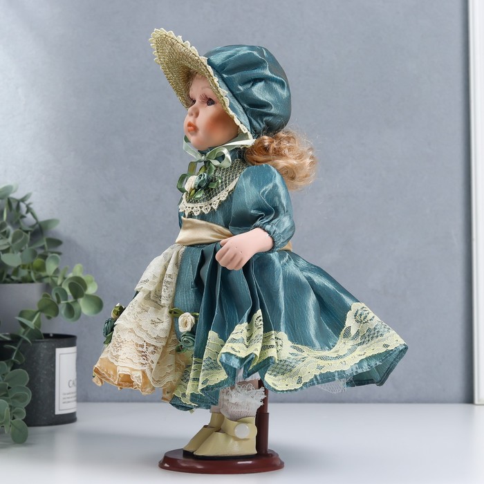 Кукла коллекционная керамика "Танечка в платье цвета морской волны и чепчике" 30 см - фото 1900000935