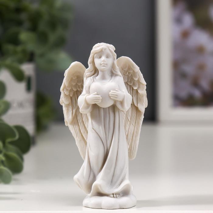 Сувенир полистоун "Ангел-хранитель с сердцем" 9х5х2,5 см - Фото 1