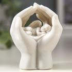 Фигурка полистоун «Ангелочек спящий в ладошках», 6.7×5.5×4.3 см - Фото 1