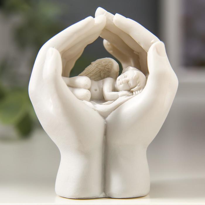 Фигурка полистоун «Ангелочек спящий в ладошках», 6.7×5.5×4.3 см - Фото 1