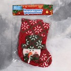 Мягкая подвеска "Носок - Снеговик в зелёной шляпке" 13х17 см, бордовый - фото 26976416