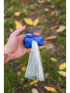 Контейнер-косточка с мешками для уборки (рулон 15 пакетов 29×21 см), синий - Фото 5