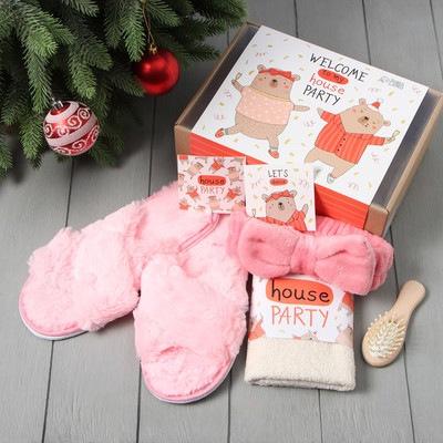 Набор новогодний подарочный «Этель. Новый год: House party», 4 предмета, полотенце 30×60 см, повязка на голову, расчёска