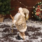 Дед Мороз "В золотой шубе, с ремешком, и подарками" 30х16 см - фото 24735713