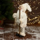Дед Мороз "В белой шубе, кофте ромбик, с посохом и подарками" 30х16 см - Фото 2