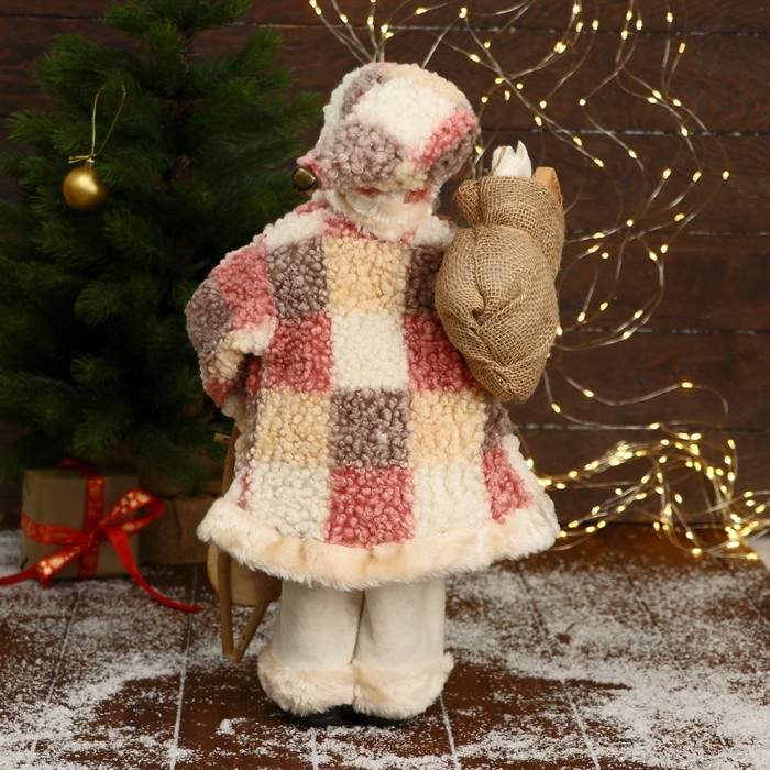 Дед Мороз "В клетчатой  шубе, кофте ромбик, с подарками" 25х45 см - фото 1891172786