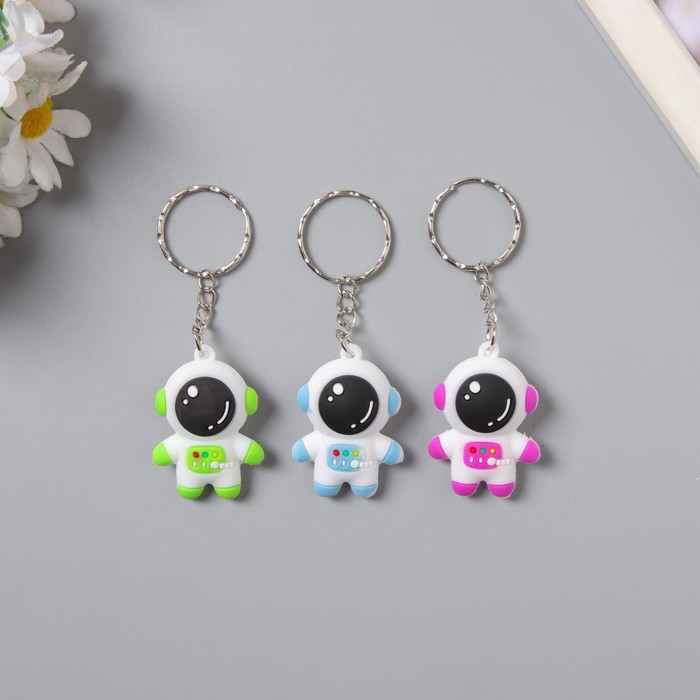 Брелок для ключей на кольце резина «Космонавт в скафандре», 4.5×2.4×3.2 см, МИКС