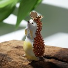 Брошь «Ёжик» с бабочкой, цветная в золоте - Фото 1