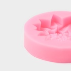 Молд для заливки шоколада Доляна «Многолистник», силикон, 6.3×6.3×1.7 см, розовый - Фото 5