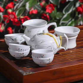 Набор для чайной церемонии керамический «Полёт», 10 предметов: 6 пиал 20 мл, чайник 150 мл, чахай 210 мл, чахэ с подставкой 80 мл, цвет белый
