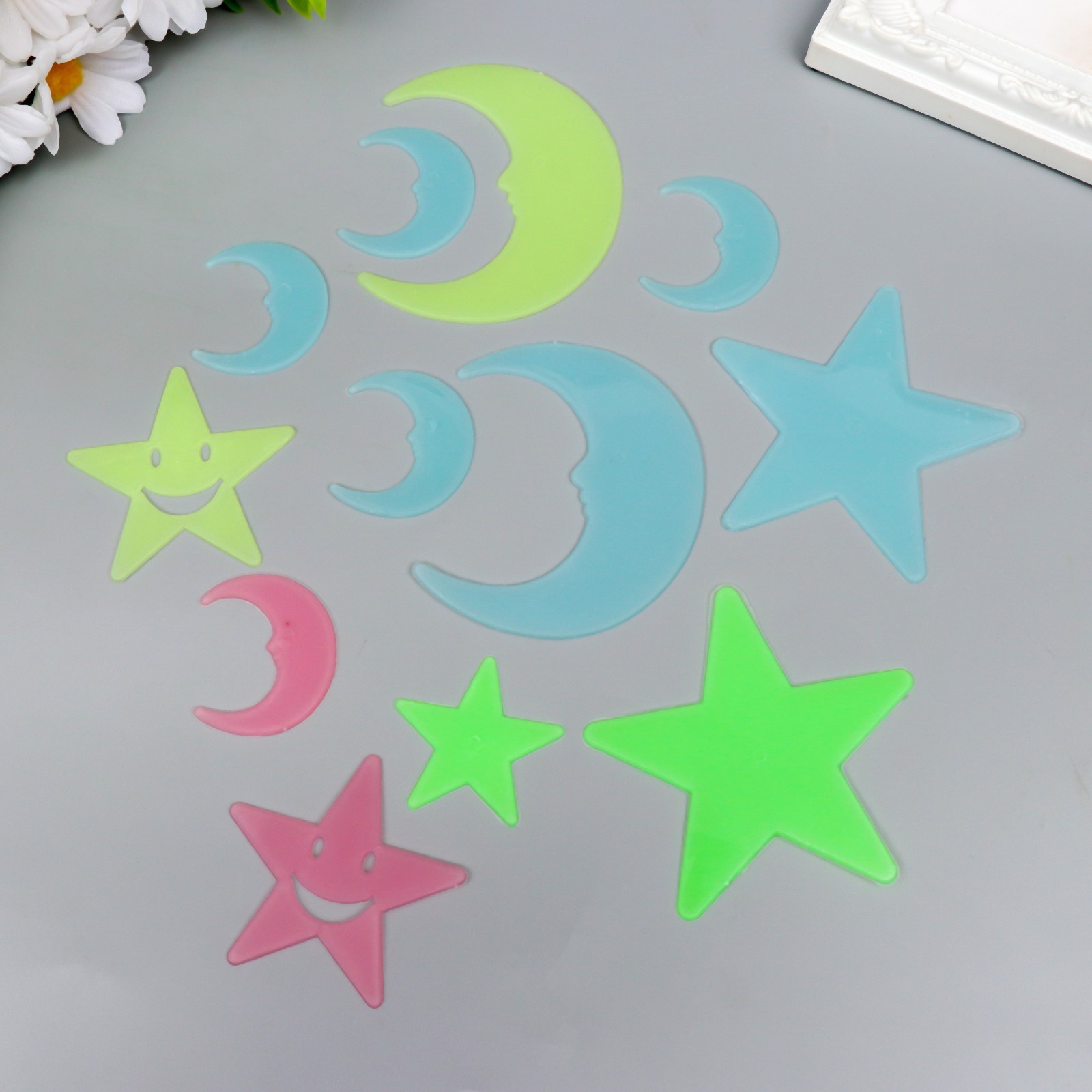 Светящиеся звезды наклейки. Светящиеся звезды на потолок. Фосфорные наклейки звездное небо. Фосфорные наклейки на авто. Фосфорные наклейки.