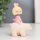 Сувенир полистоун "Малышка на медведе" пружинка 8х3х5,5 см  (артикул 7322289)  большой выбор товаров оптом и в розницу по низким ценам с доставкой