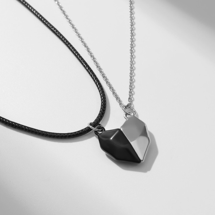 Кулоны «Неразлучники» на магните, половинки сердца, цвет чёрно-серебряный, 48 см