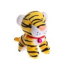 Новогодняя мягкая игрушка «Тигрёнок с колокольчиком с книжкой и раскрасками», на новый год. МИКС - фото 24362868